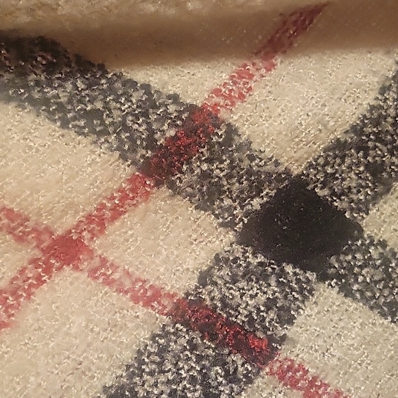 Beautiful poncho - Picture 3 of 6